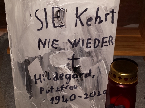 Schnelles Bastelprojekt Halloween-Grabstein   Last Minute!