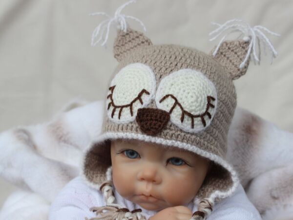 Kostenlose Häkelanleitung für Babymütze Schlafende Eule