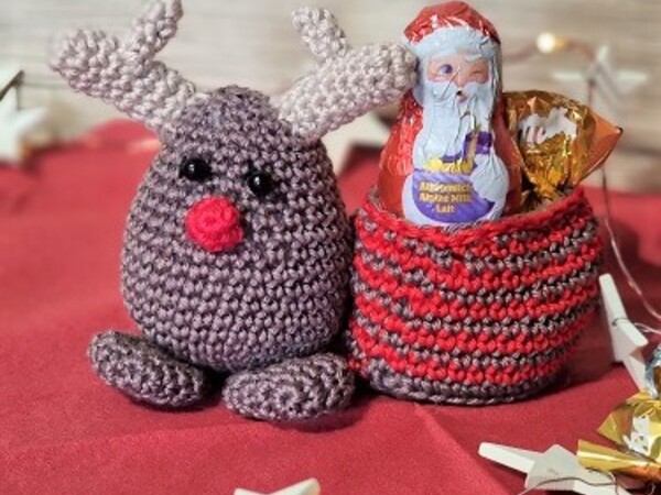 Kostenlose Häkelanleitung Rentier mit Geschenkbeutel