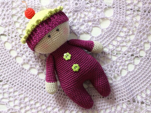 Puppe häkeln. Kostenlose Anleitung für Brombeerpuppe