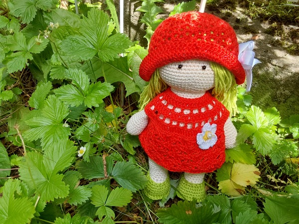 Puppe häkeln. Kostenlose Anleitung für Erdbeerpuppe