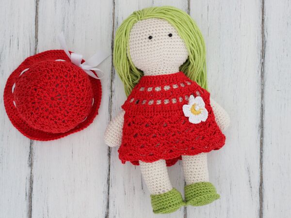 Kostenlose Häkelanleitung für Puppenkleidung