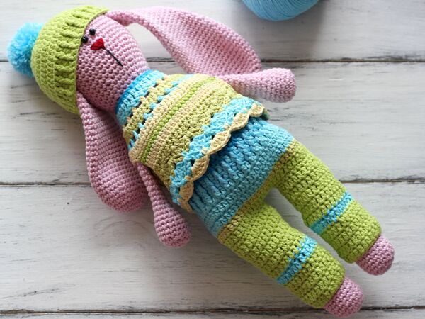 Kostenlose Häkelanleitung. Kleidung für Hase