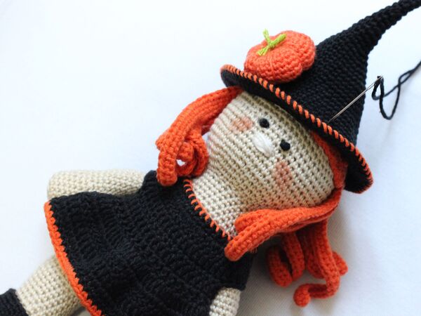 Kleidung für Hexe. Kostenlose Häkelanleitung