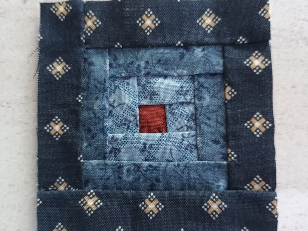 So zeichnest du dein individuelles Log Cabin Block Design (Variante Amish Square) für deinen speziellen Quilt