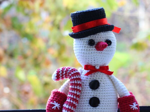 Schneemann häkeln. Kostenlose Anleitung