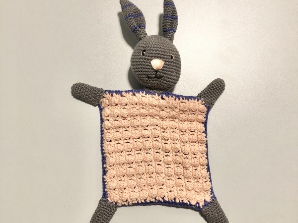 Kostenlose Anleitung Hasen-Kuscheltuch