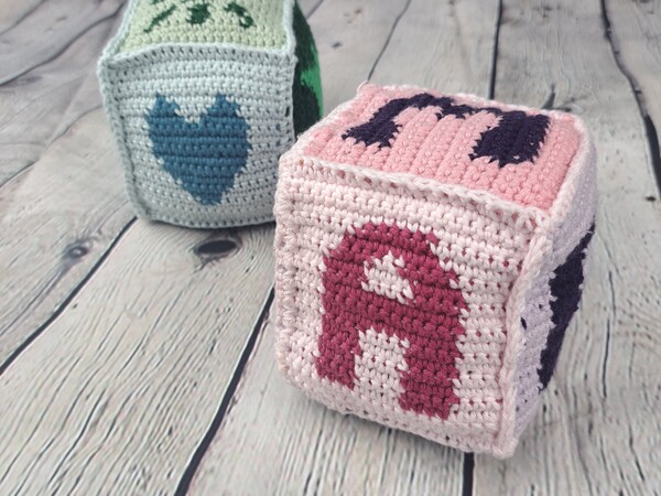 Gratis Häkelanleitung Spielwürfel für Kinder