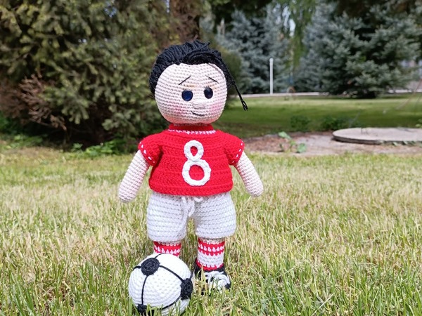 Amigurumi häkeln. Kostenlose Häkelanleitung für Fußballer