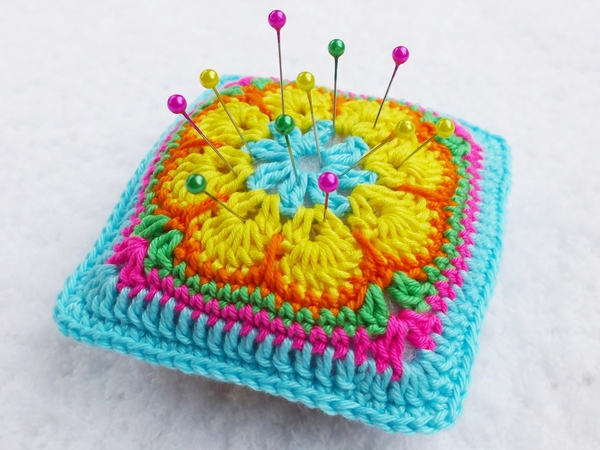 Ideal für Reste: Nadelkissen oder Duftkissen - Gratis Häkelanleitung