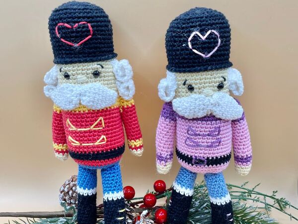 Häkeln für Anfänger: Amigurumi-Nussknacker mit kostenloser Anleitung