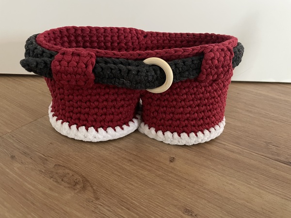 Weihnachtsmannhose als Geschenkverpackung oder Dekoschale häkeln