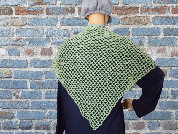 free crochet pattern for beginner friendly triangular shawl