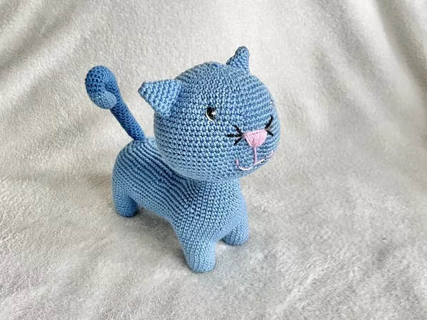 Kostenlose Häkelanleitung für eine süße Amigurumi Katze