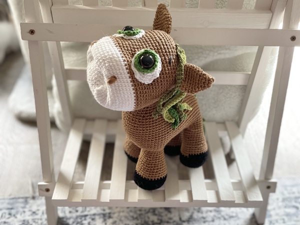 Kostenlose Häkelanleitung: Süßes Amigurumi Pferd selbst gemacht! 🐴💚
