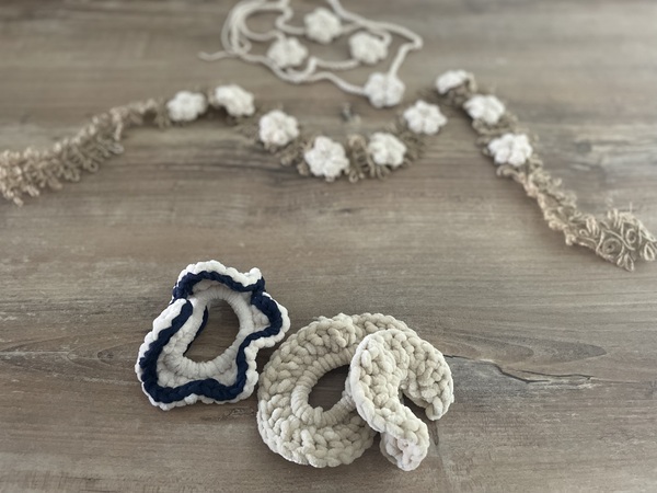 Ein bisschen Leichtigkeit für Haar & Herz - Häkelanleitung für schnelle, selbst gemachte Scrunchies