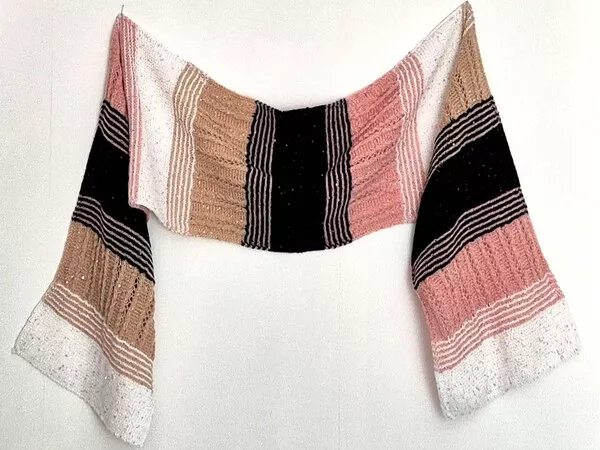 Schal Stola „Pailletty“ im Mustermix und Farbmix mit Paillettengarn gestrickt – kostenlose Strickanleitung