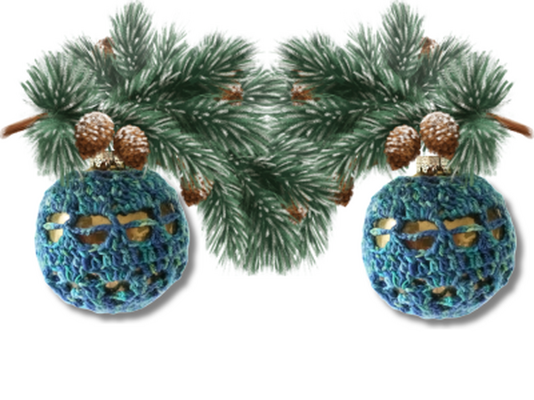 Free crochet pattern for freeform-style Christmas bauble cover