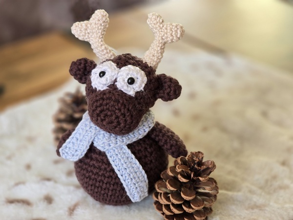 Kostenlose Häkelanleitung für das Rentier "Keksbauch Kalle"