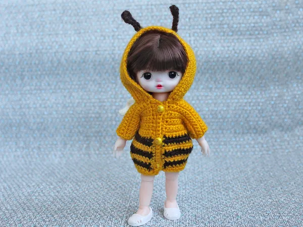 Bienenkleid für eine kleine Puppe