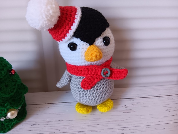24 Kostenlose Häkelprojekte für die Adventszeit: Projekt 3. Pinguin häkeln