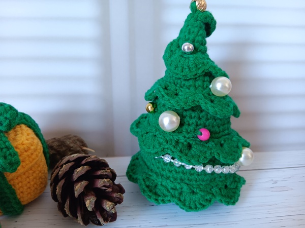 24 Kostenlose Häkelprojekte für die Adventszeit: Projekt 4. Weihnachtsbaum häkeln