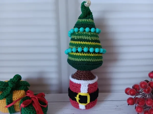 24 Kostenlose Häkelprojekte für die Adventszeit: Projekt 8. Tannenbaum häkeln