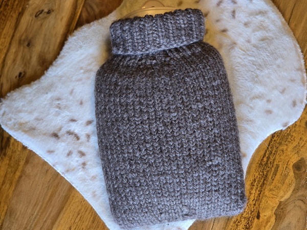 Kostenlose Strickanleitung für einen Wärmeflaschenanzug