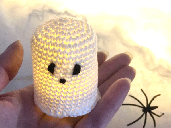 Free crochet pattern for a Halloween tealight ghost