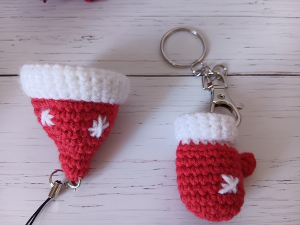 24 Kostenlose Häkelprojekte für die Adventszeit: Projekt 13. Schlüsselanhänger häkeln