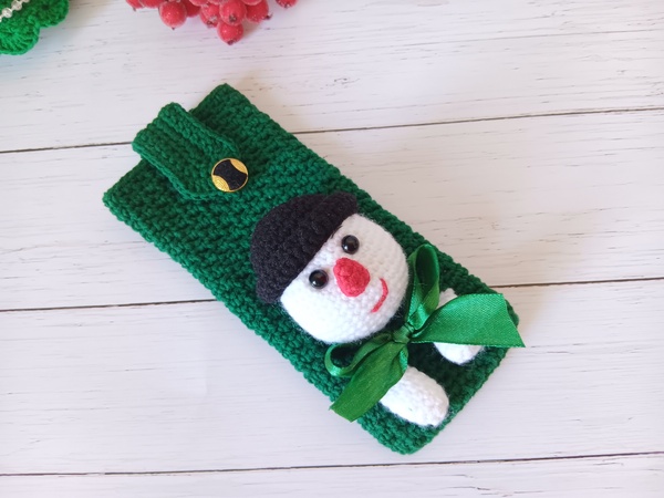Christmas Advent Calendar. Project 16. Snowman Phone Case Free Crochet Pattern