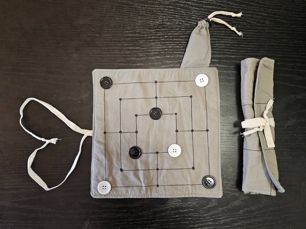 Sewing Tutorial: Fabric Travel Game – Tic Tac Toe & Nine Men’s Morris as a Roll-Up Game Board