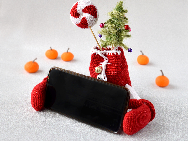 Phone stand «Santa's helper»