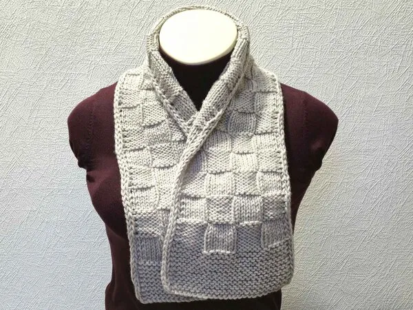 Fix gestrickt: karierter Schal „CHESS“ für SIE, IHN, ES - Kostenlose Strickanleitung auch für Anfänger