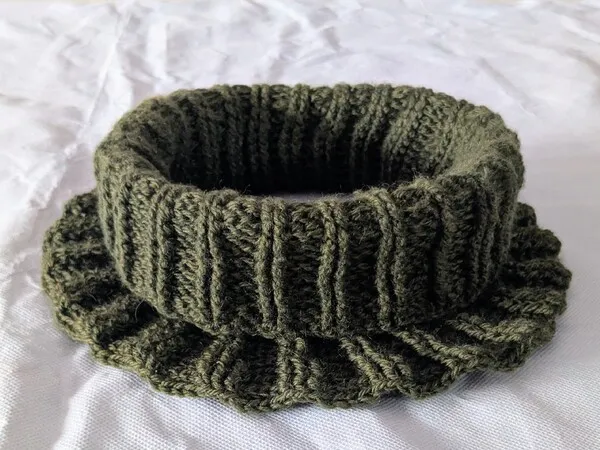 Einfacher Schalkragen gehäkelt mit vielen Reliefstäbchen