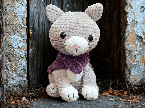 Kostenlose Häkelanleitung kleine Katze aus Chenille-Garn