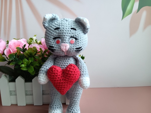 Free Crochet Pattern for Cat with a Heart