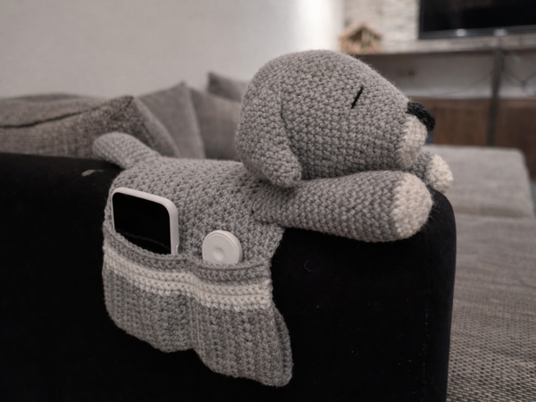 Häkelanleitung Couchorganizer in Hundeform - praktische Sofatasche als dekorative Wohnzimmerlösung