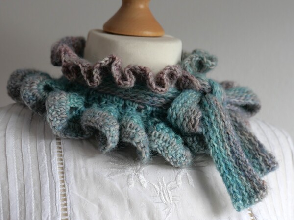 Vom historischen Detail zum modernen Blickfang: Kostenlose Häkelanleitung für ein Jabot