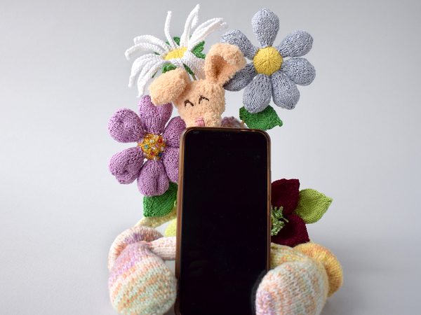 Phone stand «Easter lawn» knitted