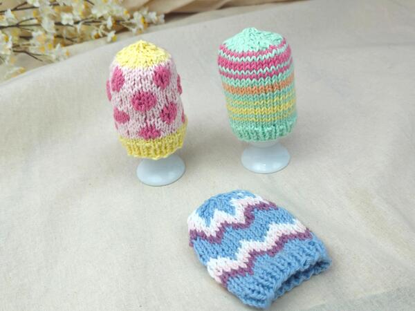 Free Easter Egg Warmer Knitting Pattern in Spring Colours