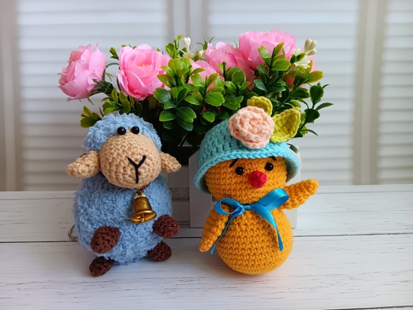 Free Crochet Pattern for Easter Keychains