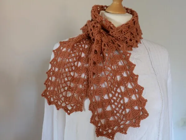 Weil zusammen einfach schöner ist – Gabelhäkeln Teil 3: Schlingenbahnen verbinden Kostenlose Anleitung für einen eleganten Gabelhäkelschal