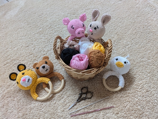 Häkelaneitung für 5 verschiedene Baby-Greifringe - das ideale Projekt für zwischendurch und das perfekte Geschenk zur Geburt