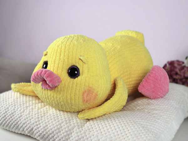 A knitted Duckling