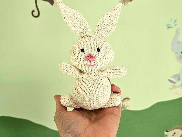Free knitting pattern for an easter Bunny decoration