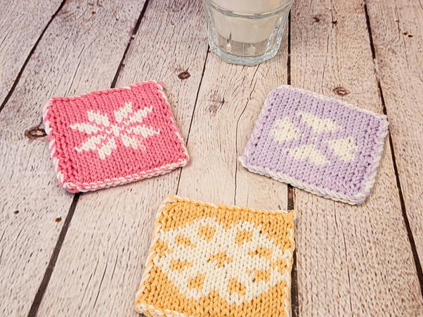 Frühlingshafte Strickuntersetzer – eine kostenlose Strickanleitung
