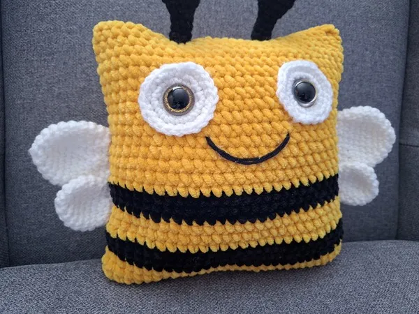 Kostenlose Häkelanleitung für Summelechen, das fröhliche Bienenkissen 🐝