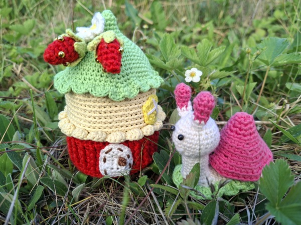 Strawberry House Free Crochet Pattern
