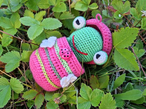 Free Crochet Pattern for Hatching Frog Amigurumi